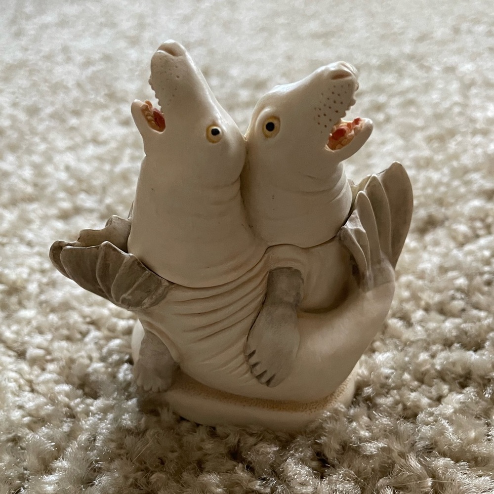 1997 Harmony Kingdom Aria Ambrosia
Seals trinket box - treasure jests
